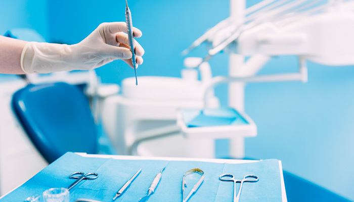 equipamiento clínica dental utensilios
