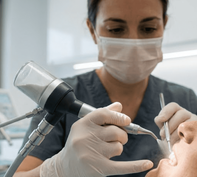Descubre el potencial del aeropulidor dental