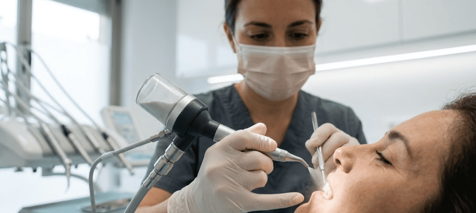 Descubre el potencial del aeropulidor dental